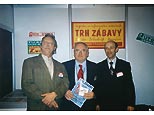 Na stnku TRH ZBAVY, zleva: P. Janouek, vydavatel TRH ZBAVY, E. Wiecha, vydavatel INTERPLAY (PL), W. Malinowski, poadatel vstavy SUREXPO