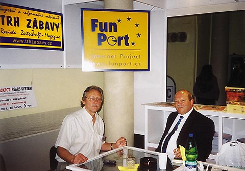 Pan Pavel Janou�ek, vydavatel TRHU Z�BAVY a pan K.-H. Arnhold z n�meck� firmy Stella Int.